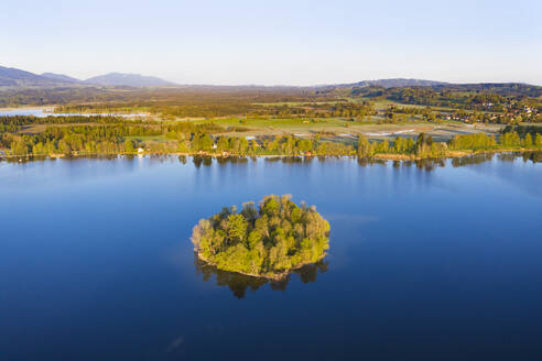 Deutschland, Bayern, Luftaufnahme der Insel Muhlworth im Staffelsee - SIEF09196