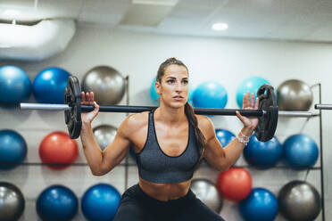 17,351 Woman Lifting Weights Stock Photos, High-Res Pictures, and Images -  Getty Images