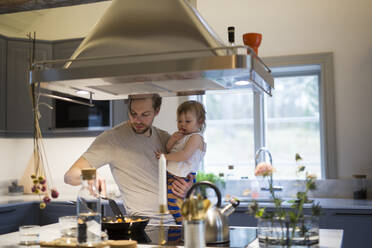 Father with daughter in kitchen - JOHF04401