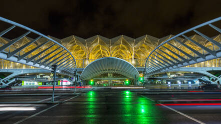 Bahnhof Oriente, Internationales Kongresszentrum bei Nacht, Lissabon, Portugal - CUF52668