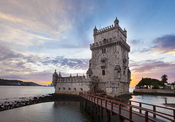 Torre de Belém bei Sonnenuntergang, Lissabon, Portugal - CUF52679