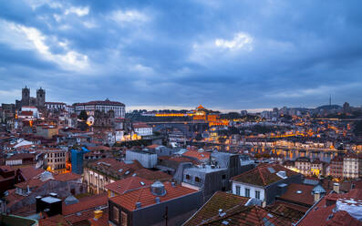 Skyline mit Kathedrale von Porto, Porto, Portugal - CUF52691