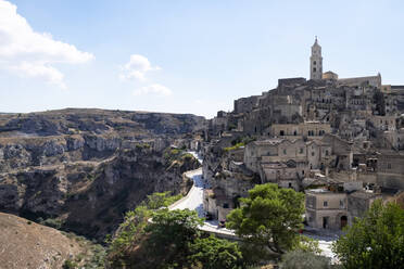 Italy, Basilicata, Matera, View of old town with gorge Gravina di Matera and cathedral - HLF01162