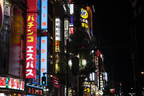 Einkaufsstraße, Shinjuku, Tokio, Japan - ABZF02632