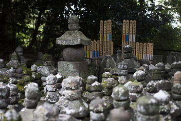 Dekorative Figuren in einem Tempel in Tokio, Japan - ABZF02673