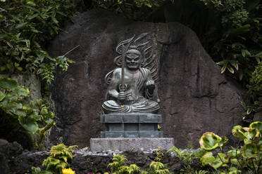 Dekorative Statue im Hase-dera-Tempel in Kamakura, Japan - ABZF02680