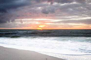 Ostsee am Darßer Ort bei Sonnenuntergang, Mecklenburg-Vorpommern, Deutschland - EGBF00498