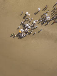 Luftaufnahme der balinesischen Zeremonie am Strand - CAVF66052