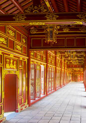 Two young women in traditional dress standing at the Western gateway to the Purple  Forbidden City, UNESCO World Heritage Site, Hue, Vietnam, Indochina, Southeast  Asia, Asia stock photo