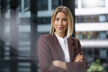 Portrait of confident young businesswoman in the city - DIGF08680