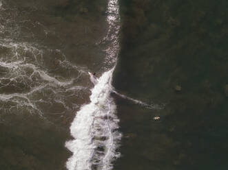 Luftaufnahme von Surfern - CAVF66992