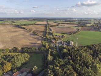 Luftaufnahme des historischen Hollenbek, Deutschland, einer Bombenabwurfstelle aus dem Zweiten Weltkrieg. - CAVF67276