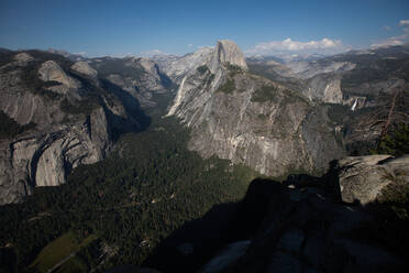 Tenaya Canyon am Fuße des Half Dome im Yosemite National Park, Vernal und Nevada Falls. - CAVF67309