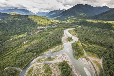 Luftaufnahme des malerischen Chilliwack River - CAVF67606