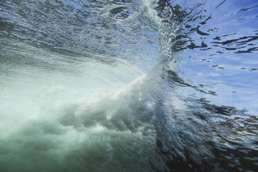 Under water view of wave - CAVF67609