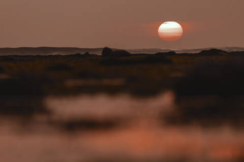 Meereslandschaft bei Sonnenuntergang, lizenzfreies Stockfoto