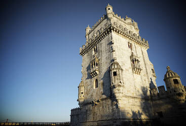 Niedriger Blickwinkel auf den Turm von Belem bei klarem Himmel - CAVF67688