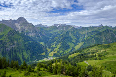 Austria, Vorarlberg, Mittelberg, Green scenic valley seen from top of Walmendinger Horn mountain - LBF02757