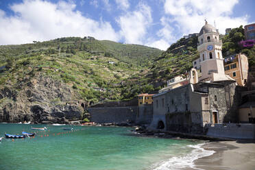 Küste bei Vernazza, Cinque Terre, Italien - GIOF07373