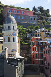 Stadtbild von Vernazza, Cinque Terre, Italien - GIOF07375