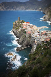 Stadtbild von Vernazza am Ligurischen Meer, Cinque Terre, Italien - GIOF07385