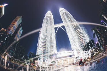 Petronas-Türme bei Nacht, Kuala Lumpur, Malaysia - GIOF07422