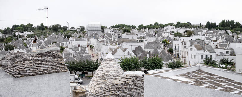 Italien, Apulien, Alberobello, Stadtteil Monti, Trulli-Häuser - HLF01180