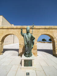 Italy, Province of Lecce, Santa Maria di Leuca, Statue of pope holding papal ferula - AMF07425