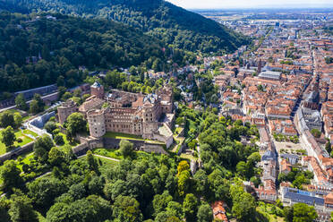 Deutschland, Baden-Württemberg, Luftbild von Heidelberg mit Schloss - AMF07433