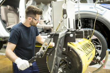 Man working in modern car factory - WESTF24378