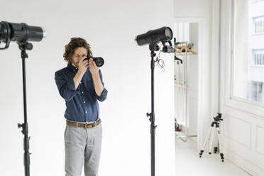 Photographer taking pictures in his studio - GIOF07547