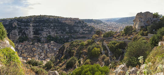 Panoramablick auf Scicli, Provinz Ragusa, Sizilien - MAMF00925