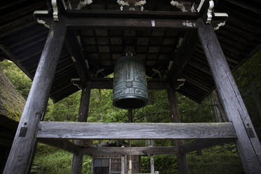 Japan, Takayama, Traditionelle Glocke des Volksdorfes Hida - ABZF02758