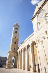 Italien, Apulien, Trani, Außenansicht der Kathedrale San Nicola Pellegrino - HLF01196