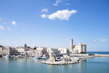 Italy, Apulia, Trani, Harbor and old town - HLF01197