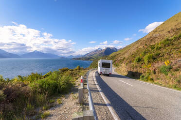 Landstraße bei Glenorchy, Südinsel, Neuseeland - SMAF01652