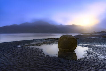 Three Sisters Strand bei Sonnenuntergang, Nordinsel, Neuseeland - SMAF01687