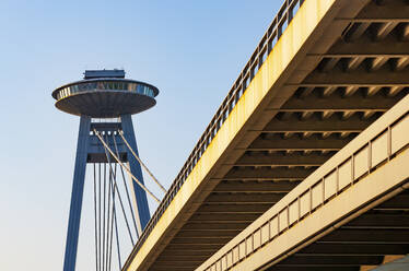 Slowakei, Bratislava, UFO-Restaurant über der Most SNP-Brücke - WWF05343