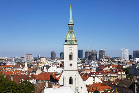 Slowakei, Bratislava, St. Martins Kathedrale und Blick auf die Altstadt - WWF05345