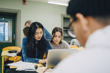 Studenten lernen im Klassenzimmer - MASF14113