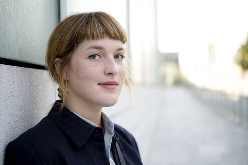 Portrait of strawberry blonde young woman with nose piercing - FLLF00335