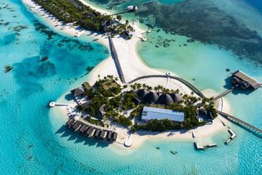 Malediven, Süd Male Atoll, Luftaufnahme des Resorts auf Maadhoo - AMF07473
