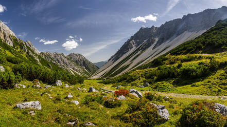 Austria, Tyrol, Hahntennjoch pass in Lechtal Alps - STSF02327