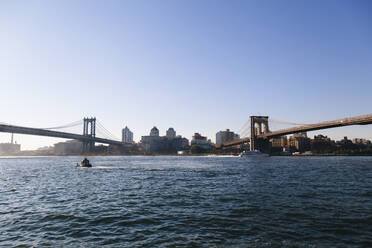 USA, New York, New York City, Brooklyn-Brücke und Manhattan-Brücke - GIOF07559