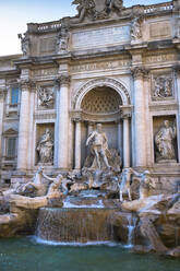 Italien, Rom, Trevi-Brunnen - GIOF07567