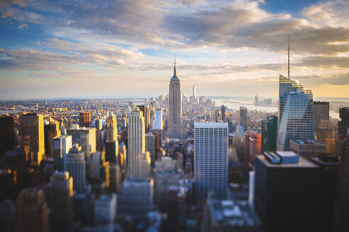 USA, New York, New York City, View of Manhattan skyscrapers - GIOF07575