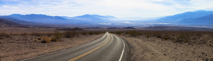 USA, California, Panorama of empty highway in Death Valley - GIOF07642