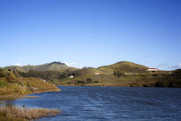 USA, California, San Francisco, Clear blue sky over coastline of Marin Headlands - GIOF07673