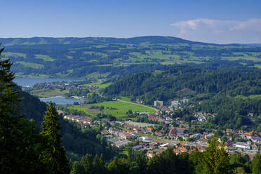 Deutschland, Bayern, Immenstadt, Bergstadt vom Mittagberg aus gesehen - LBF02774