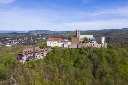 Luftaufnahme der Wartburg, Thüringen, Deutschland - RUNF03424